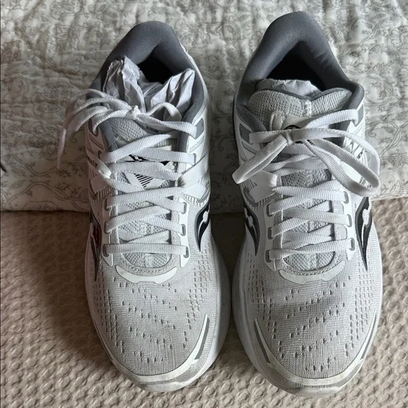 Saucony White and Black Athletic Shoes - Picture 3 of 4